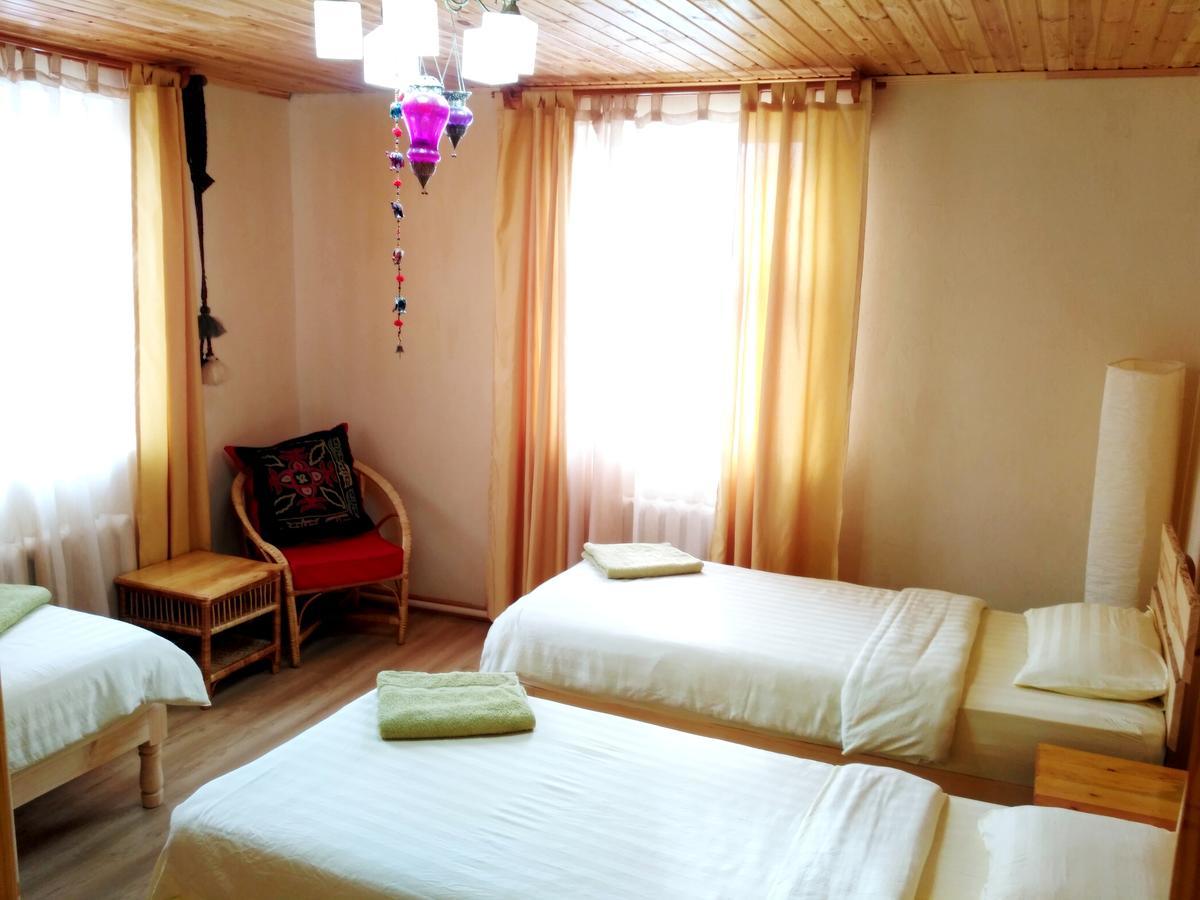 Evergreen Guesthouse Karakol Exterior foto