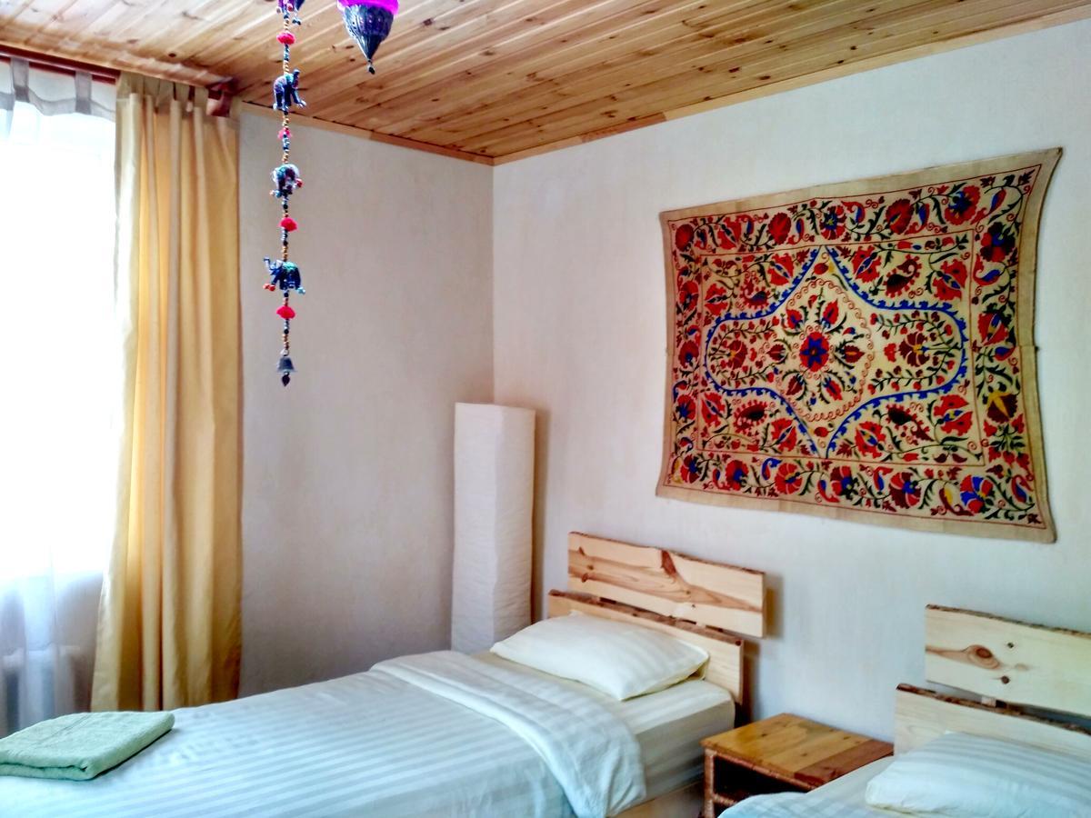 Evergreen Guesthouse Karakol Exterior foto